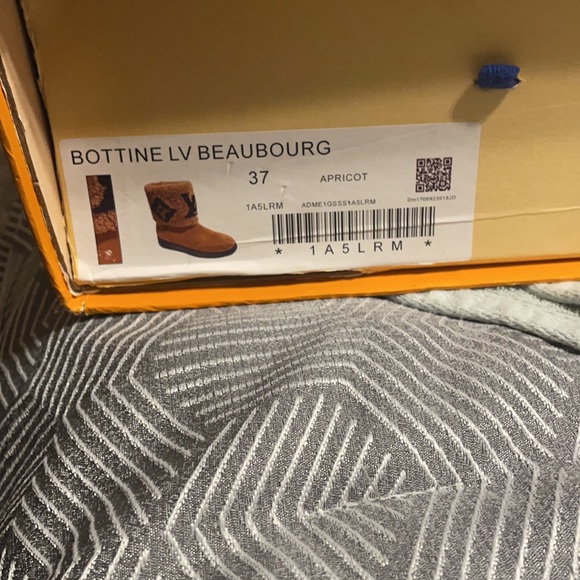 Authentic Louis Vuitton boots - runs a little small - Picture 2 of 4